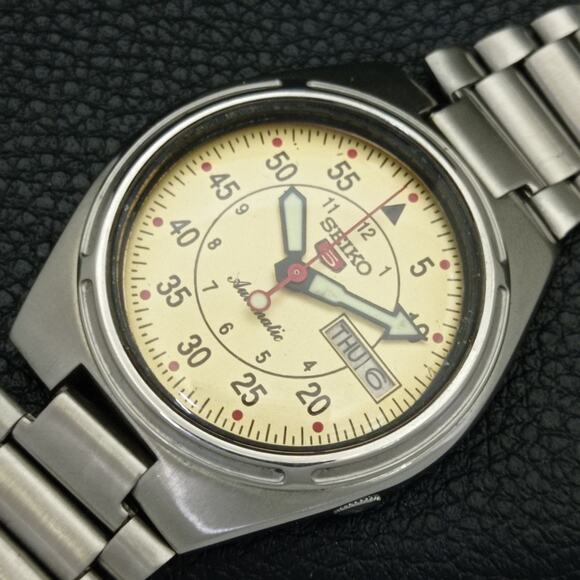 Vintage 1976 Seiko Automatic Mens Silver Watch W/daydate & Roman accents - Picture 6 of 10